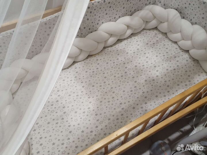 Бортики подушки и простыня