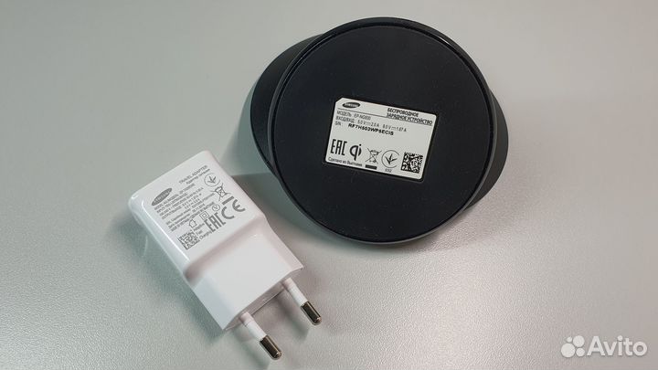 Беспроводное зарядное устройство Samsung EP-NG930
