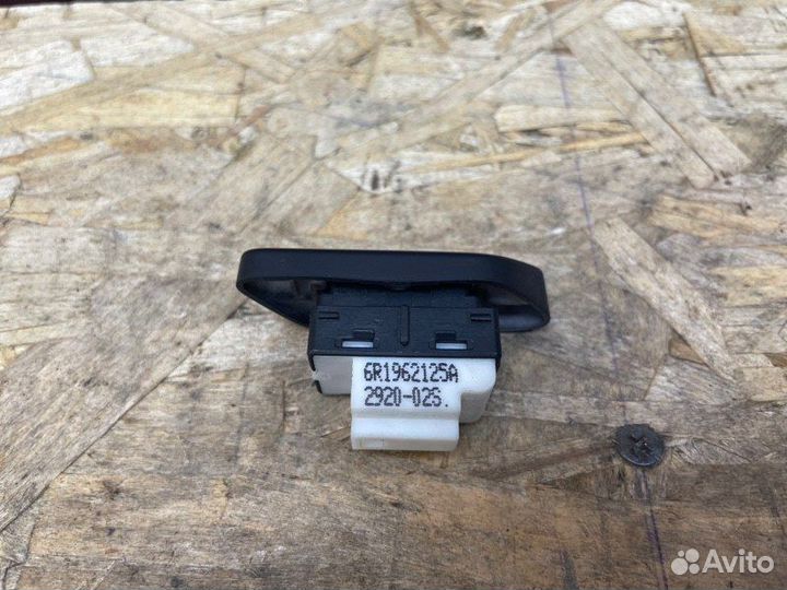 Кнопка блокировки дверей Volkswagen Polo