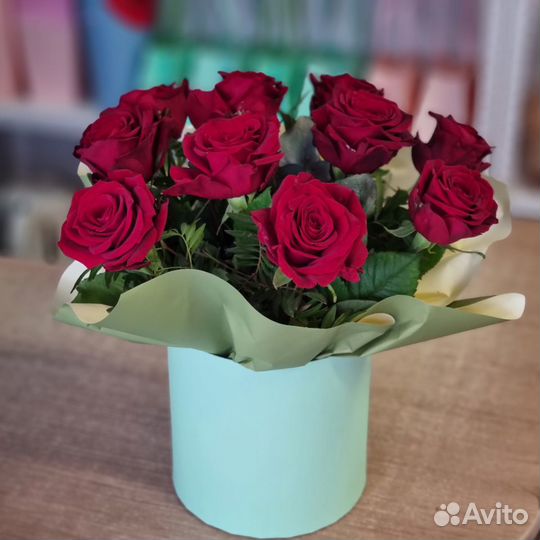 Красивая коробка с розами