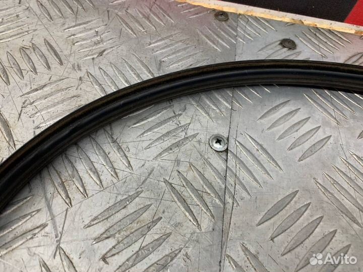 Б/У накладка крыши (молдинг) правый Toyota Duet