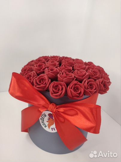Красные Розы из Белого Шоколада - 37 шт в Коробке
