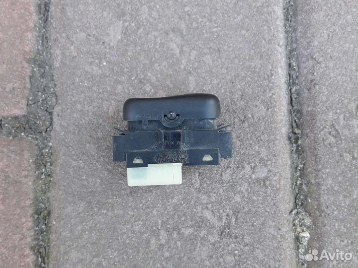 Кнопка стеклоподъёмника Mercedes W220