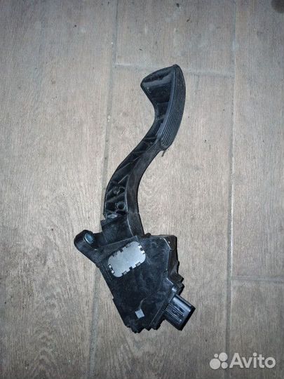 Педаль газа Toyota Corolla 1 (E160/E170) рест