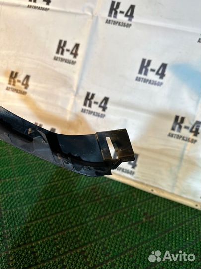 Накладка на бампер передняя правая Lexus Rx350 4