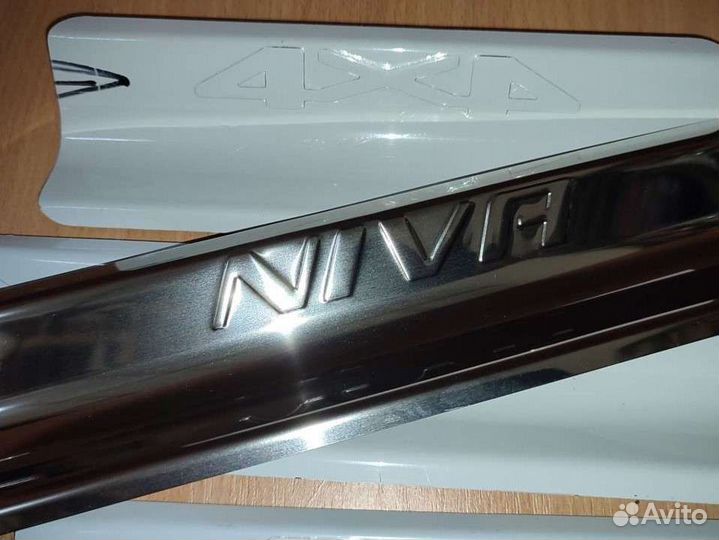 Накладки на пороги Chevrolet Niva (нержавейка)