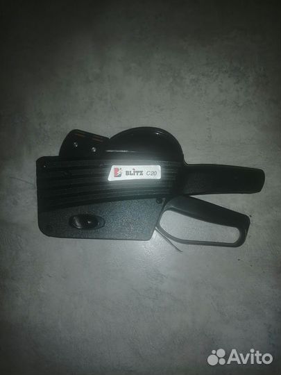 Этикет пистолет