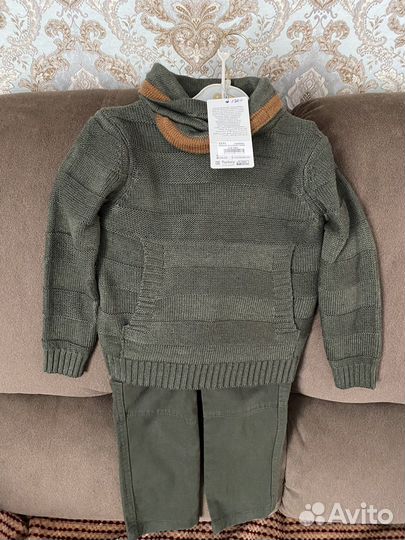 Комплект новый свитер (104)и брюки (110) Acoola