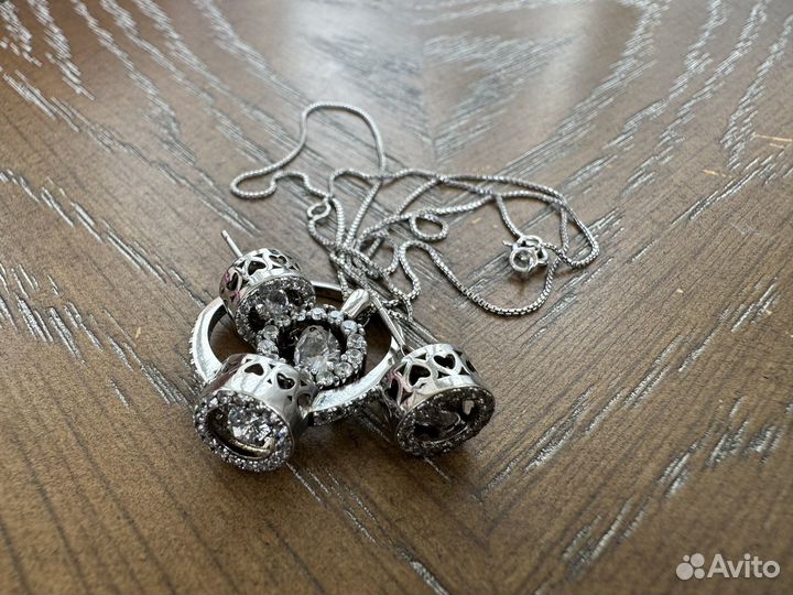 Набор украшений из серебра