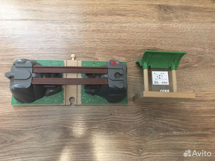 Мост и остановка brio деревянная железная дорога