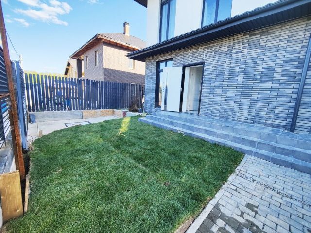 Коттедж 240 м² на участке 6 сот.