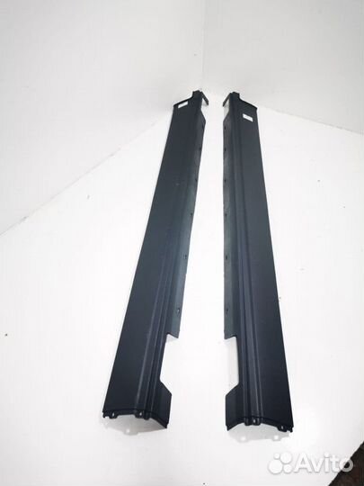 Накладка на порог левая Land Rover Discovery 5