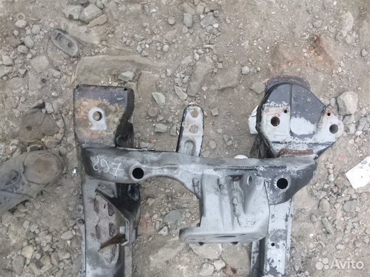 Балка под двс Toyota Granvia VCH16 5vzfe 2000