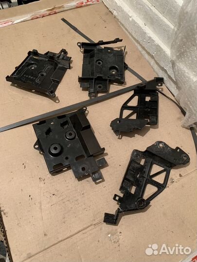 R1 09-14 крепление реле зарядки мозгов Yamaha