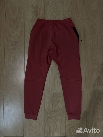 Женские спортивные штаны Nike Tech Fleece