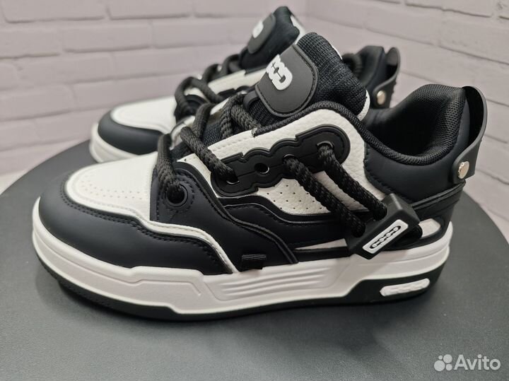 Бело-Черные кроссовки женские 38 размер 24,0 см