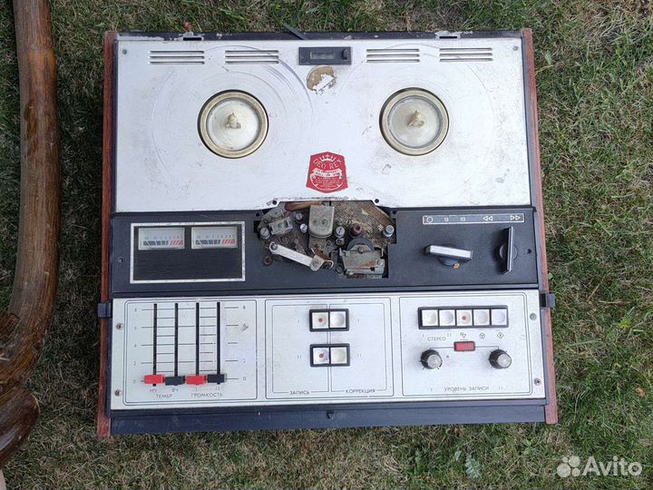 Магнитофон комета 212