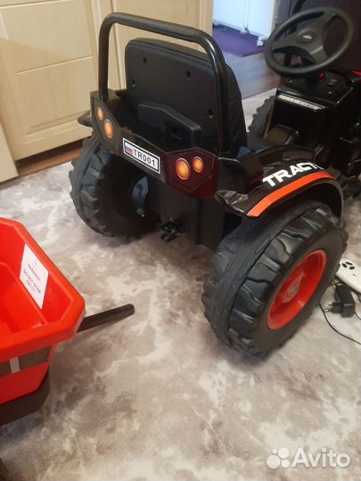 Трактор игрушки