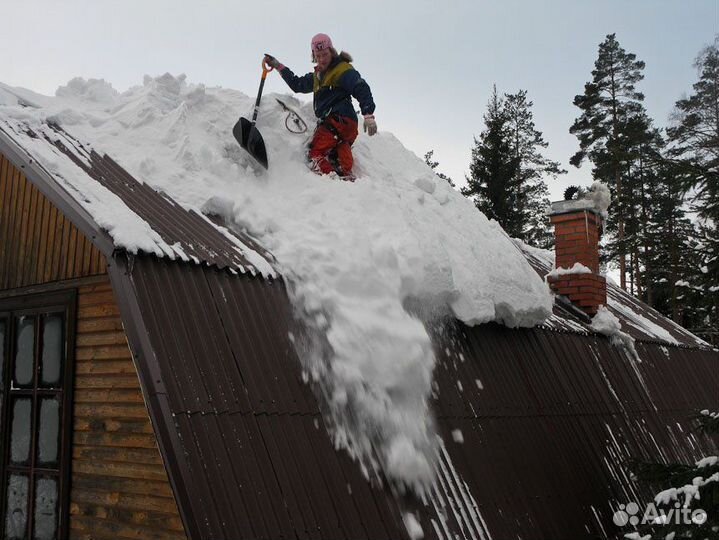 Чистка крыш от снега и льда