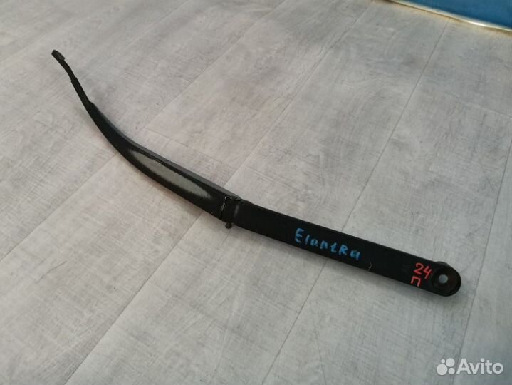 Поводок стеклоочистителя передний правый Hyundai