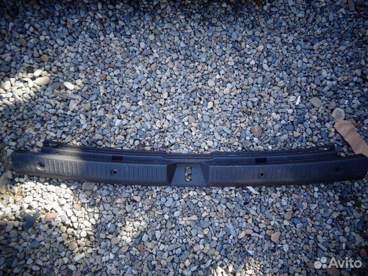 Накладка замка багажника Toyota Corolla Fielder