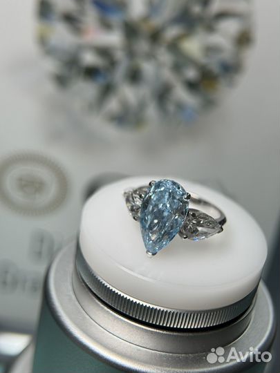 Золотое кольцо с голубым бриллиантом CVD 4.07 ct
