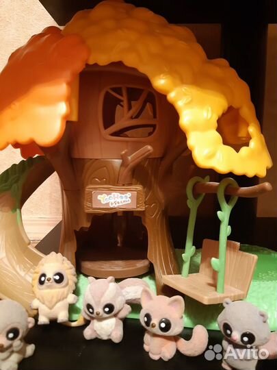 Дом-дерево с набором животных