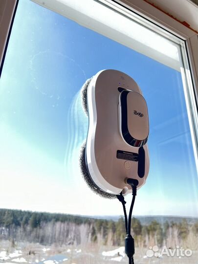 Робот мойщик окон с распылителем