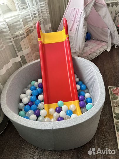 Сухой бассейн с шариками и горкой