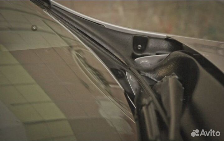 Hаклaдкa в пpoём стеклоочистителя Рено Жабo без ск