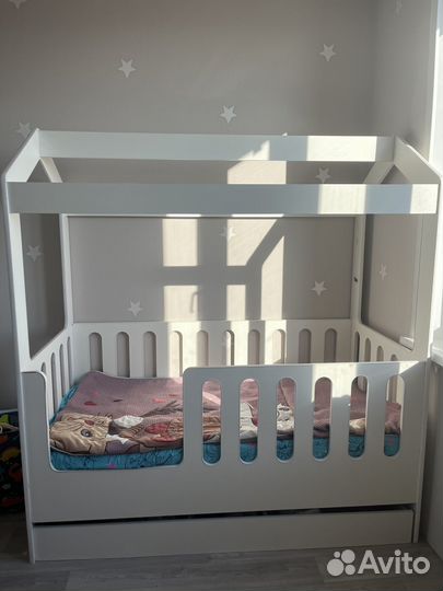 Детская кроватка без матраса