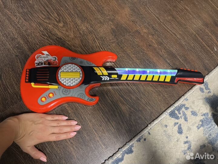 Музыкальная гитара