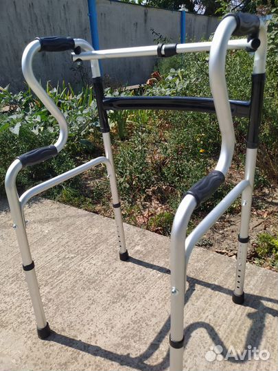 Ходунки для инвалидов