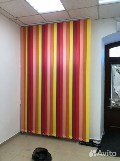 Рулонные шторы зебра в коробе E0189