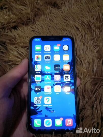 Телефон iPhone 11