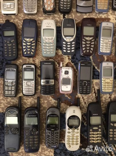 Старые мобильные телефоны в коллекцию 60 штук