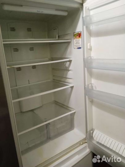 Продам холодильник индезит ноу фрост отличный