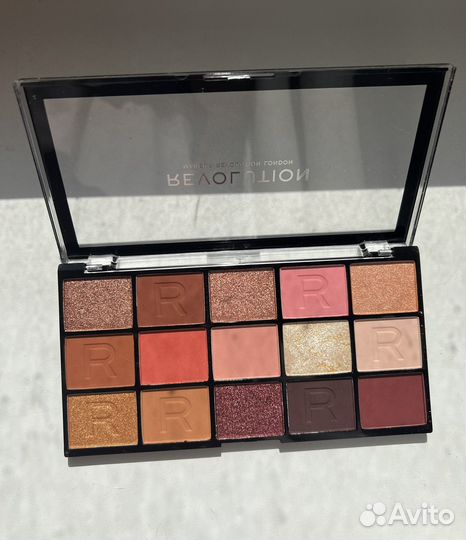 Палетка revolution reloaded smokey desire