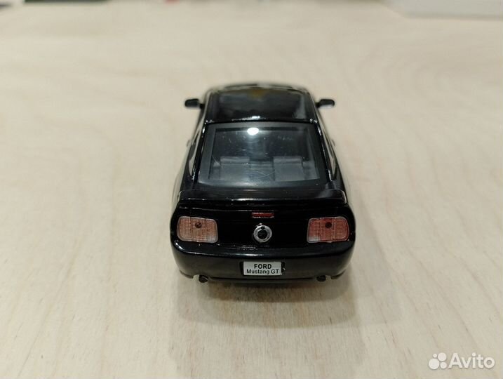 Ford Mustang GT (2005)