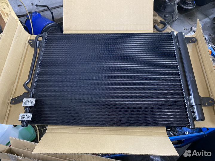 Конденсор радиатор кондиционера VAG