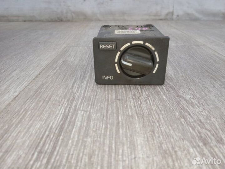 Кнопка многофункциональная Volvo S40 VS16 B4204S