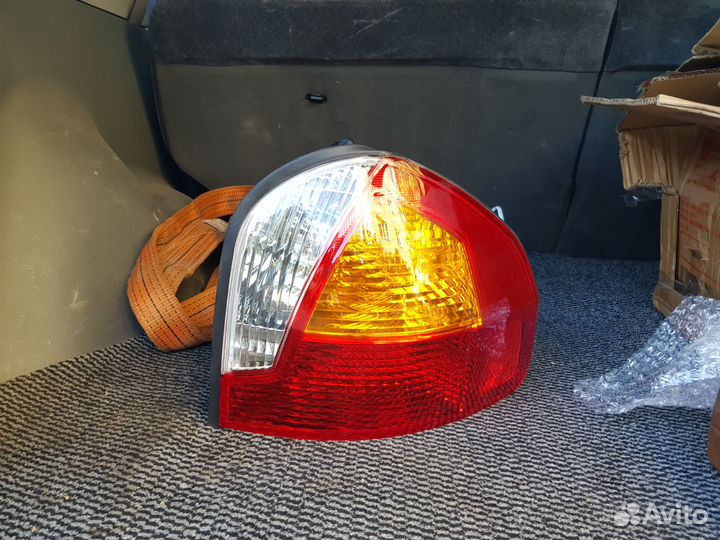 Фонарь задний правый Hyundai Santa Fe SM D4EA