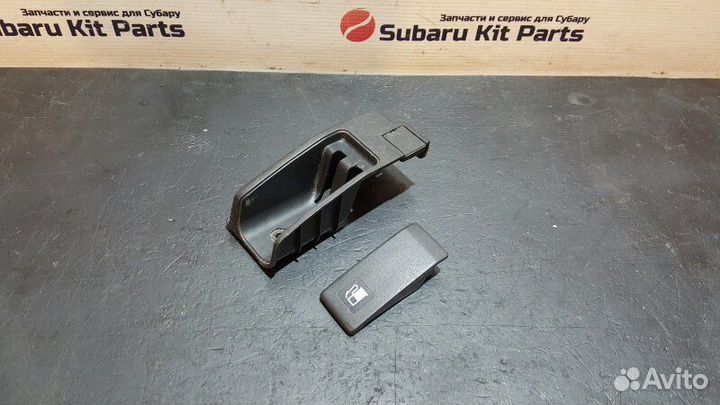 Накладка кронштейна открывания багажника Subaru