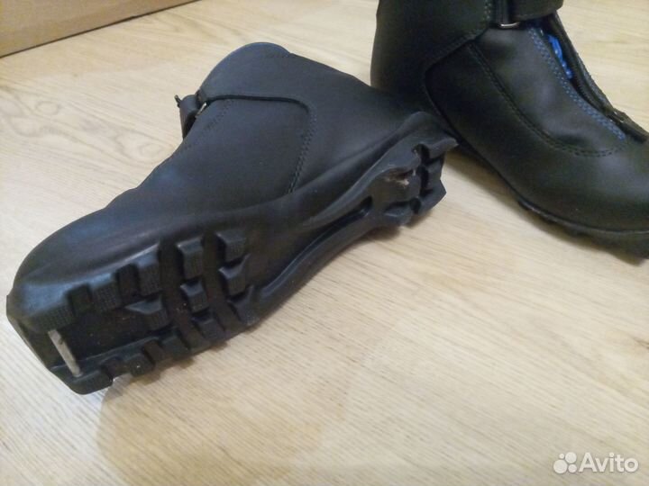 Лыжные ботинки детские RU37/EU38 размер