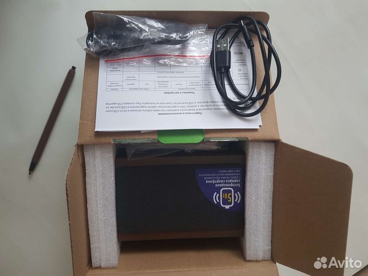 Радиочасы с беспроводной зарядкой смартфонов