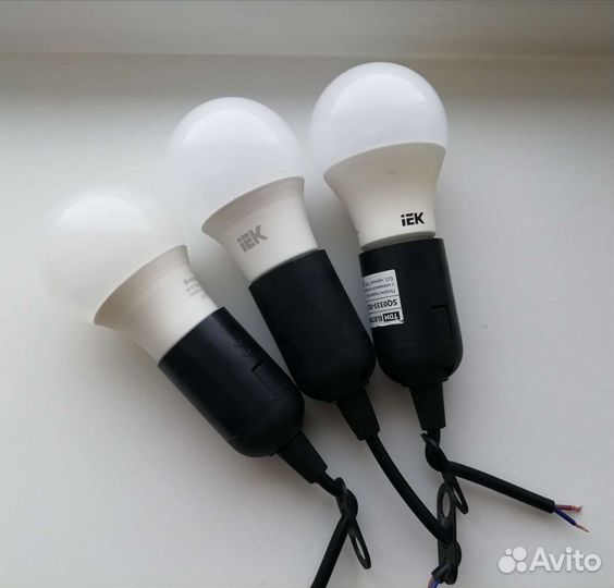 Лампочки с патроном (3 шт.)