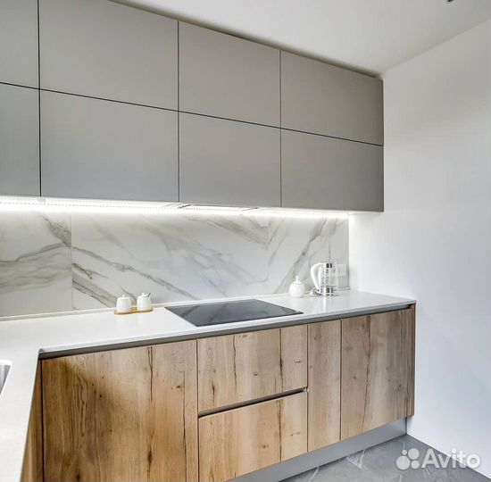 Угловая в потолок кухня на заказ