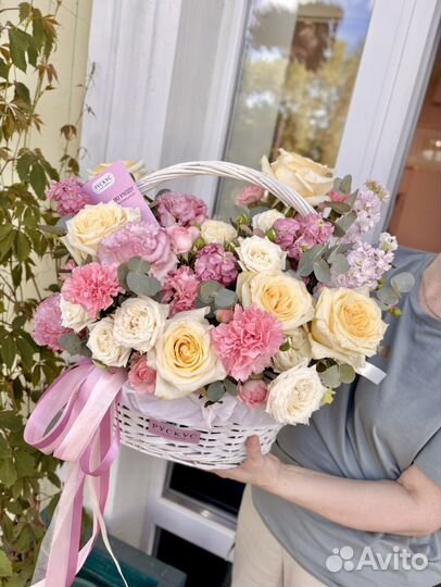 Композиция в корзине из цветов с доставкой