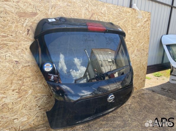 Крышка багажника Ниссан Жук оригинал бу в наличии