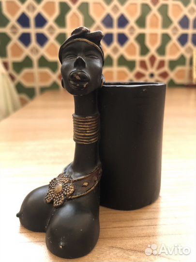 Африканка подставка для ручек